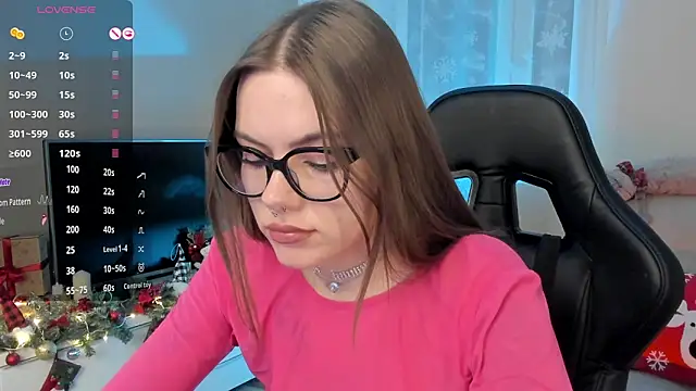 Snapshot of Marta_May_ chatting on 01.11.25 Marta May online show from 01.11.25