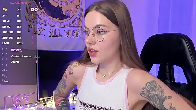 Snapshot of Marta_May_ chatting on 01.28.25 Marta May online show from 01.28.25