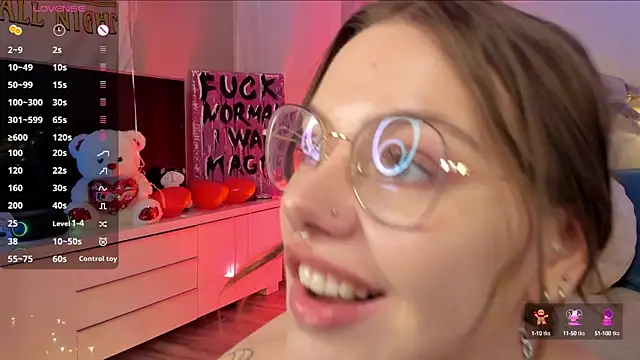 Snapshot of Marta_May_ chatting on 03.04.25 Marta May online show from 03.04.25