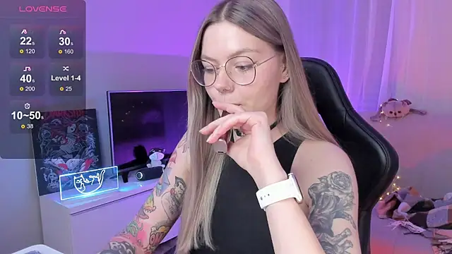 Snapshot of Marta_May_ chatting on 09.26.25 Marta May online show from 09.26.25