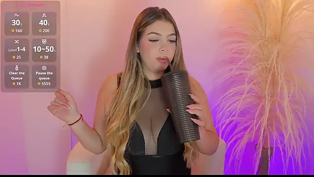 thaliafox  online show from 09.24.25