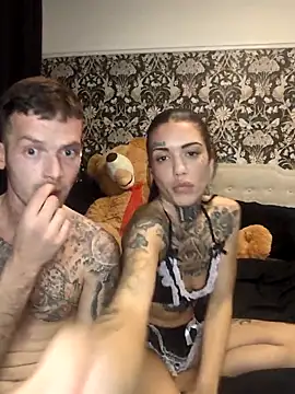 Snapshot of MrRaveMissBehave93 chatting on 03.22.25 MrRaveMissBehave93 online show from 03.22.25