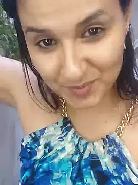 Snapshot of elena_jonees chatting on 01.09.25 elena jonees online show from 01.09.25