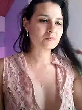 Snapshot of elena_jonees chatting on 02.01.25 elena jonees online show from 02.01.25