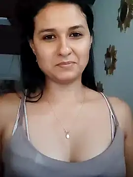 Snapshot of elena_jonees chatting on 02.07.25 elena jonees online show from 02.07.25