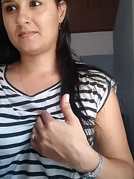 Snapshot of elena_jonees chatting on 02.19.25 elena jonees online show from 02.19.25