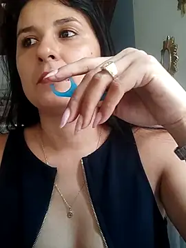 Snapshot of elena_jonees chatting on 02.21.25 elena jonees online show from 02.21.25