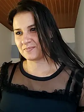 Snapshot of elena_jonees chatting on 02.25.25 elena jonees online show from 02.25.25