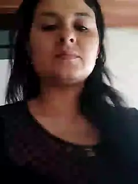 Snapshot of elena_jonees chatting on 03.05.25 elena jonees online show from 03.05.25