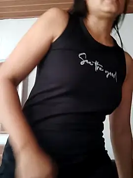 Snapshot of elena_jonees chatting on 03.10.25 elena jonees online show from 03.10.25