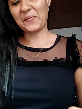 Snapshot of elena_jonees chatting on 03.12.25 elena jonees online show from 03.12.25