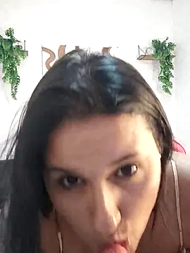 Snapshot of elena_jonees chatting on 09.12.25 elena jonees online show from 09.12.25
