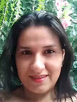Snapshot of elena_jonees chatting on 09.30.25 elena jonees online show from 09.30.25