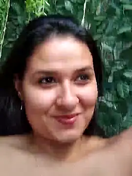 Snapshot of elena_jonees chatting on 10.03.25 elena jonees online show from 10.03.25