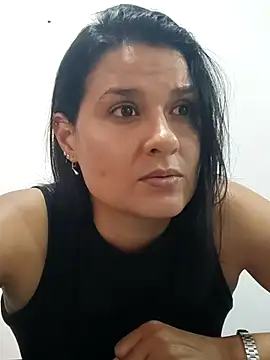 Snapshot of elena_jonees chatting on 10.09.25 elena jonees online show from 10.09.25