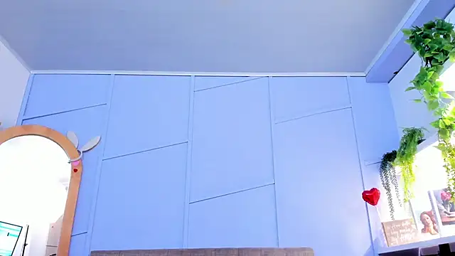 Snapshot of nathalie_rossel chatting on 11.17.25 nathalie rossel online show from 11.17.25