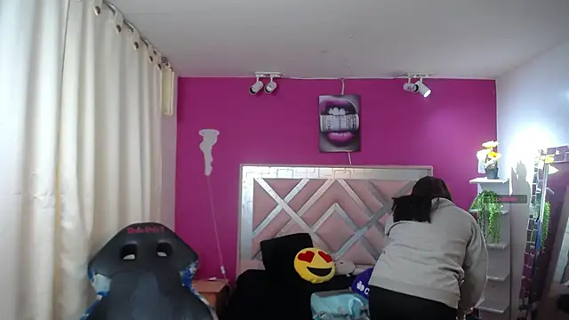 Snapshot of Naiara_Sex_ chatting on 12.27.24 Naiara Sex online show from 12.27.24