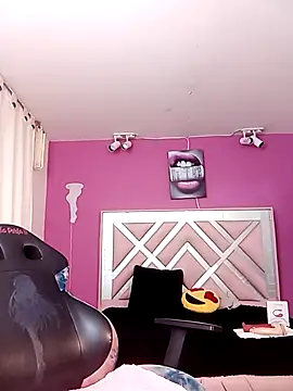 Snapshot of Naiara_Sex_ chatting on 12.29.24 Naiara Sex online show from 12.29.24