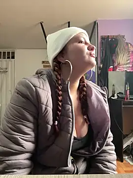 Snapshot of Naiara_Sex_ chatting on 02.22.25 Naiara Sex online show from 02.22.25