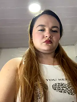 Snapshot of Naiara_Sex_ chatting on 10.28.25 Naiara Sex online show from 10.28.25