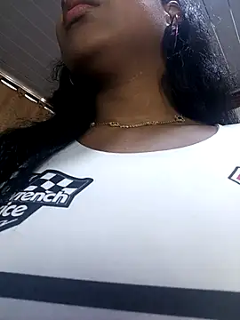 AnnieScott  online show from 11.08.25