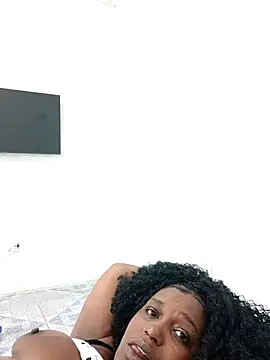 Snapshot of annybarros21 chatting on 09.23.25 annybarros21 online show from 09.23.25