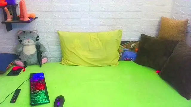 Snapshot of RedHousewife chatting on 02.19.25 RedHousewife online show from 02.19.25
