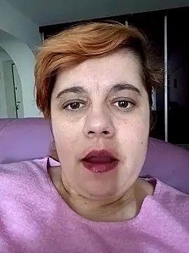 Snapshot of AnnyLwe chatting on 02.19.25 AnnyLwe online show from 02.19.25