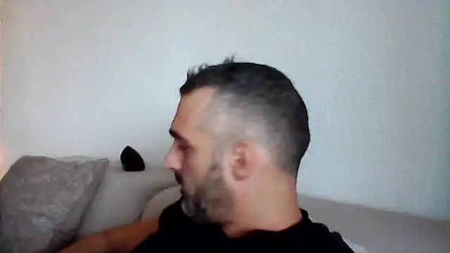 Snapshot of Assodispade3 chatting on 12.17.25 Assodispade3 online show from 12.17.25