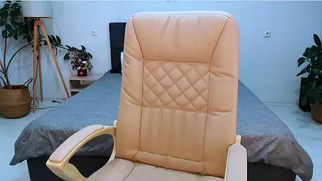 NaughtyNylonFeet online show from 11.06.25