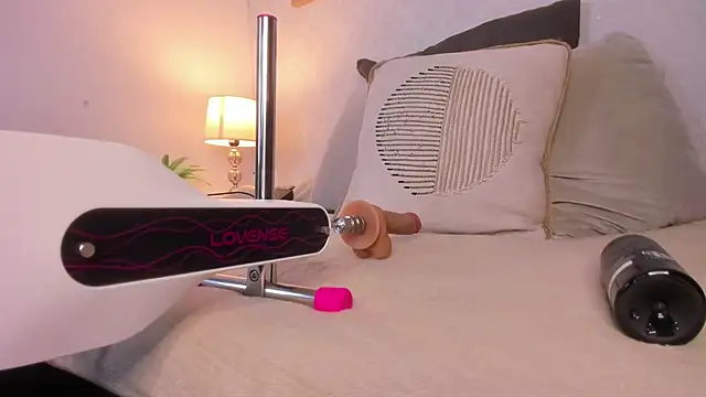 Caroline dh online show from 04.15.26