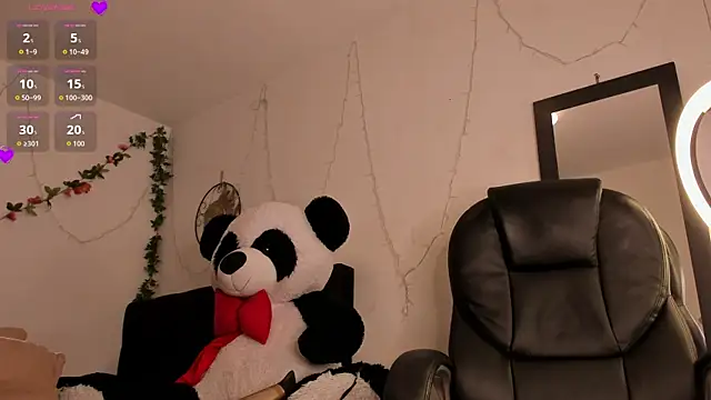 Snapshot of Carlasxdreams chatting on 10.31.25 Carlasxdreams online show from 10.31.25