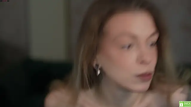 Julia  Star  online show from 02.18.25