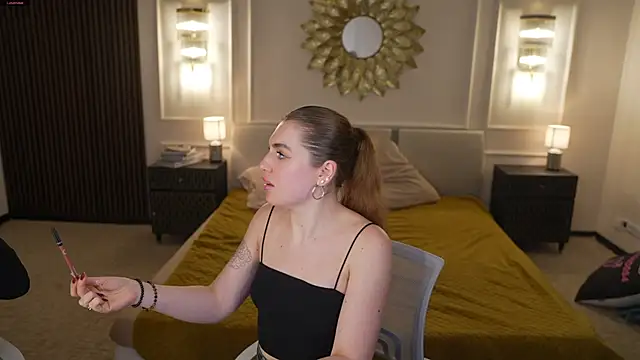 Julia  Star  online show from 10.03.25