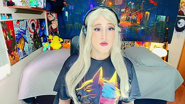 Snapshot of HakuRukushka chatting on 11.08.25 HakuRukushka online show from 11.08.25