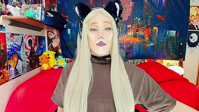 Snapshot of HakuRukushka chatting on 11.12.25 HakuRukushka online show from 11.12.25