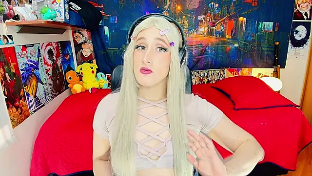 Snapshot of HakuRukushka chatting on 11.14.25 HakuRukushka online show from 11.14.25