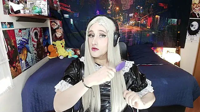 Snapshot of HakuRukushka chatting on 11.17.25 HakuRukushka online show from 11.17.25