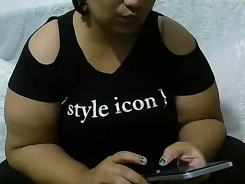 Snapshot of Queen_of_boobs01 chatting on 01.19.25 Queen of boobs01 online show from 01.19.25