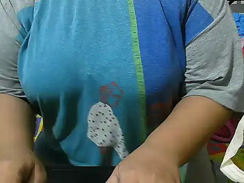 Snapshot of Queen_of_boobs01 chatting on 01.20.25 Queen of boobs01 online show from 01.20.25