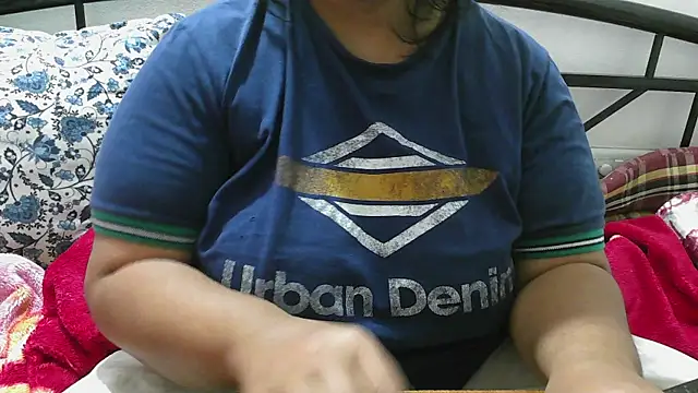 Snapshot of Queen_of_boobs01 chatting on 12.01.25 Queen of boobs01 online show from 12.01.25