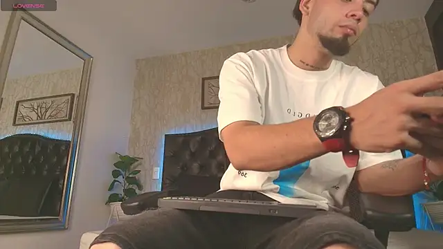 Snapshot of MattDevon chatting on 02.08.26 MattDevon online show from 02.08.26