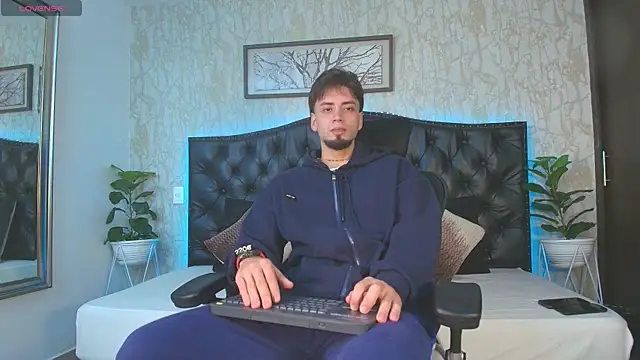 Snapshot of MattDevon chatting on 02.11.26 MattDevon online show from 02.11.26