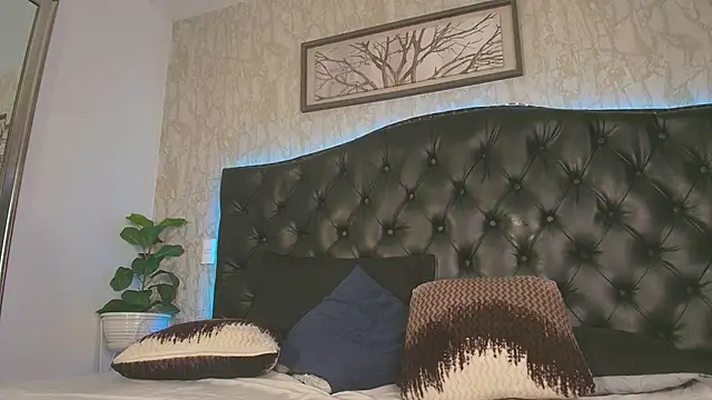 Snapshot of MattDevon chatting on 02.15.26 MattDevon online show from 02.15.26