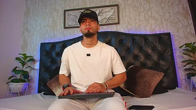 Snapshot of MattDevon chatting on 03.03.26 MattDevon online show from 03.03.26