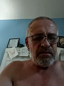 Snapshot of geilerschwanz64 chatting on 12.28.24 geilerschwanz64 online show from 12.28.24