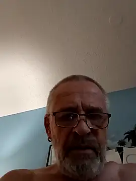 Snapshot of geilerschwanz64 chatting on 12.31.24 geilerschwanz64 online show from 12.31.24