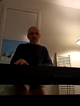 Snapshot of geilerschwanz64 chatting on 01.13.25 geilerschwanz64 online show from 01.13.25