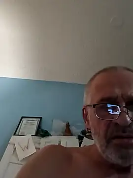 Snapshot of geilerschwanz64 chatting on 01.29.25 geilerschwanz64 online show from 01.29.25