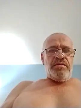 Snapshot of geilerschwanz64 chatting on 09.29.25 geilerschwanz64 online show from 09.29.25